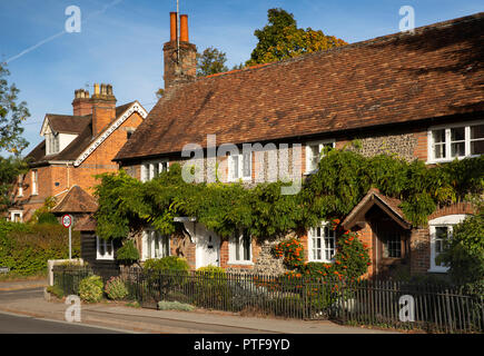 England, Berkshire, Goring on Thames, High Street, wisteria plant growing across front of idyllic, traditionally built cottages at corner of Thames Ro Stock Photo