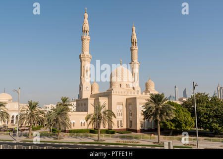 Jumeirah Mosque in the Jumeirah 1 district of Dubai, UAE Stock Photo