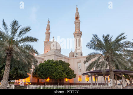 Jumeirah Mosque in the Jumeirah 1 district of Dubai, UAE Stock Photo