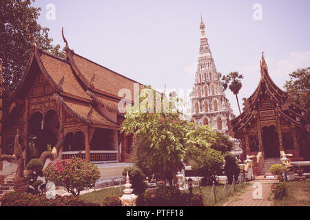 Beautiful Wat Chedi Liam (Temple of the Squared Pagoda), the only ancient temple in the Wiang Kum Kam archaeological area that remains a working templ Stock Photo