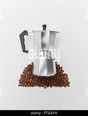 https://l450v.alamy.com/450v/ptg4yh/the-pattern-of-coffee-beans-and-a-metal-coffee-maker-on-a-gray-background-with-space-for-text-concept-of-morning-coffee-flat-lay-ptg4yh.jpg