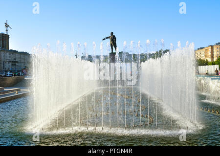 SAINT-PETERSBURG, RUSSIA - AUGUST 4, 2015. Complex of singing fountains  and monument to  Lenin at Moscow Square in sunny day Stock Photo