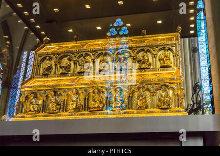 Dreikönigsschrein, Shrine of the Three Kings gold reliquary, putative relics of the Magi, 12th century, Köln, Nordrhein-Westfalen, Germany Stock Photo