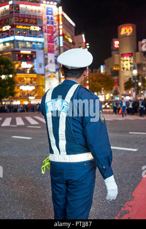 Japanese policeman at the Shibuya Crossing in Tokyo. Stock Photo