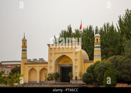 Empty square around Eidgah Chinese flag in Kashgar, or Kashi, Xinjiang, China. Stock Photo