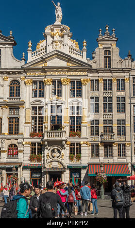 Brussels, Belgium - September 26, 2018: The white-gray facade with tall statues and patio in front of La Chaloupe d’Or, The Gulden Boot, bar and resta Stock Photo
