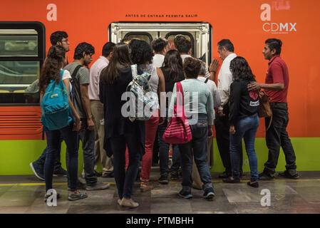 Mexican people enter a train at the Insurgentes Sur metro station Stock Photo