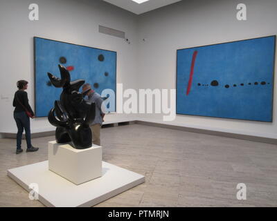 Paris, France. 06th Oct, 2018. View into the hall with the works 'Bleu I' and 'Bleu II' as well as the sculpture 'Mondvogel' by the Catalan artist Joan Miro in the Joan Miro retrospective. It is one of the most extensive exhibitions dedicated to the Catalan artist in France. (to dpa 'Paris shows for the first time again important Joan Miro retrospective' from 10.10.2018) Credit: Sabine Glaubitz/dpa/Alamy Live News Stock Photo