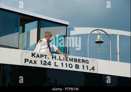 Wien, Donau, Flusskreuzfahrtschiffe - Vienna, Danube, Cruise Ships Stock Photo