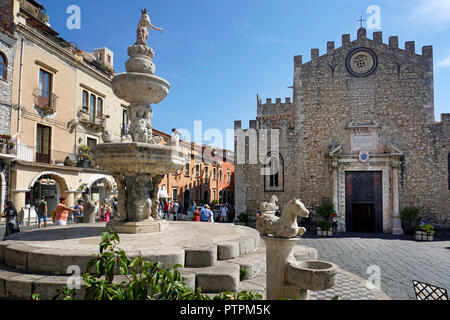 Duomo - the Cathedral of Taormina and baroque well at Piazza Duomo, old town of Taormina, Sicily, Italy Stock Photo