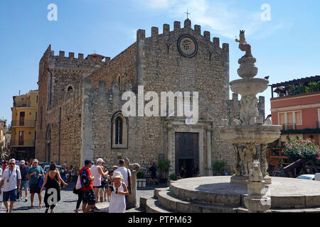 Duomo - the Cathedral of Taormina and baroque well at Piazza Duomo, old town of Taormina, Sicily, Italy Stock Photo