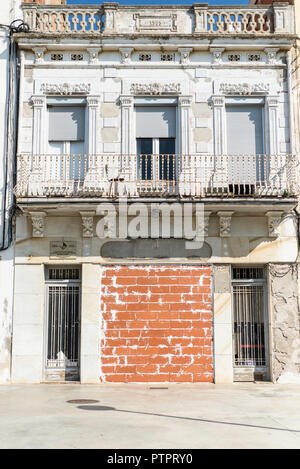 Beautiful period property to renovate with balcony and terrace on the seafront, Vilanova i la Geltru. Catalonia Stock Photo