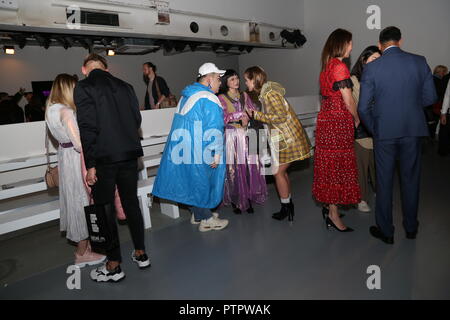 London Fashion Week 19 Apujan, Paul Costelloe, Underage,Viomi Fashion scout Designers Beckham Family Pam Hogg Meghan and Harry. Fashion Event Stock Photo
