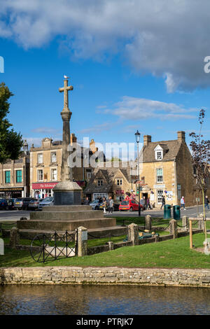 War memorial in autumn. Bourton on the Water, Cotswolds, Gloucestershire, England. Stock Photo