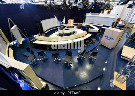 Munich, Bavaria. 10th Oct, 2018. 10 October 2018, Germany, Munich: Workers are setting up the ARD election studio for the Bavarian state election 2018 in a large hall of the Bavarian parliament. Credit: Peter Kneffel/dpa/Alamy Live News Stock Photo