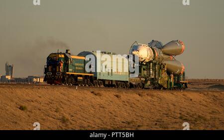Baikonur Cosmodrome, Kazakhstan. 10th October, 2018. The Soyuz MS-10 spacecraft is rolled out by train to the launch pad in preparation for launch at the Baikonur Cosmodrome October 9, 2018 in Baikonur, Kazakhstan. International Space Station Expedition 57 crew Nick Hague of NASA and Alexey Ovchinin of Roscosmos are scheduled to launch on October 11th and will spend the next six months living and working aboard the International Space Station. Credit: Planetpix/Alamy Live News