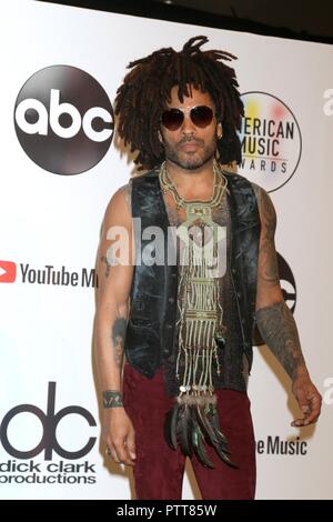 Los Angeles, CA, USA. 9th Oct, 2018. Lenny Kravitz in the press room for 2018 American Music Awards - Photo Room, Microsoft Theater, Los Angeles, CA October 9, 2018. Credit: Priscilla Grant/Everett Collection/Alamy Live News Stock Photo