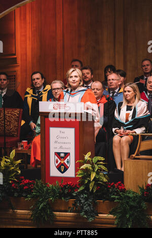 Queen's University Belfast, Northern Ireland. 10th Oct 2018. Former US Secretary Hillary Rodham Clinton poses for photographers after being awarded an Honorary Degree of Doctor of Laws from Queen's University Belfast, Wednesday October 10, 2018. Mrs Clinton was awarded for her exceptional public service in the US and globally, and for her outstanding contribution to peace and reconciliation in Northern Ireland. Credit: Irish Eye/Alamy Live News Stock Photo