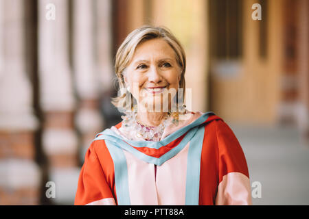 Queen's University Belfast, Northern Ireland. 10th Oct 2018. Former US Secretary Hillary Rodham Clinton poses for photographers after being awarded an Honorary Degree of Doctor of Laws from Queen's University Belfast, Wednesday October 10, 2018. Mrs Clinton was awarded for her exceptional public service in the US and globally, and for her outstanding contribution to peace and reconciliation in Northern Ireland. Credit: Irish Eye/Alamy Live News Stock Photo