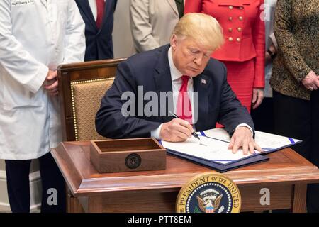 Washington DC, USA. 10th Oct 2018. U.S President Donald Trump signs S. 2553- the Know the Lowest Price Act and S.2553- the Patients Right to Know Act following a signing ceremony in the Roosevelt Room of the White House October 10, 2018 Washington, DC. Credit: Planetpix/Alamy Live News Stock Photo