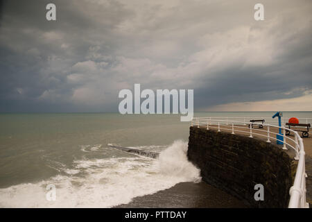 Aberystwyth Wales UK, Thursday 11 October 2018. UK Weather: Dark storm clouds loom over the harbour and sea at Aberystwyth on the west Wales coast  in an early foretaste of Storm Callum.  The weather is set to deteriorate dramatically on Friday and Saturday, with a band of torrential rain bringing the risk of flooding to much of Wales, Scotland  North West  England Photo  credit: Keith Morris / Alamy Live News