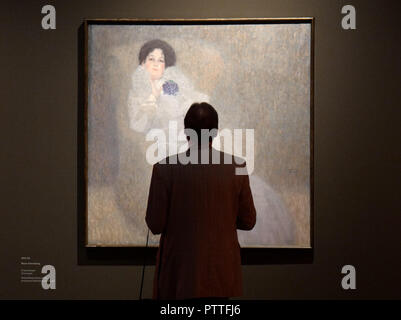 Gustav Klimt 、MARIE HENNEBERG STEHEND Gustav Klimt 、MARIE HENNEBERG STEHEND Portrait Of Marie
