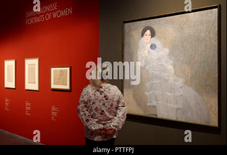 Gustav Klimt 、MARIE HENNEBERG STEHEND Gustav Klimt Portrait of Marie Henneberg, 1901-02 Oil on