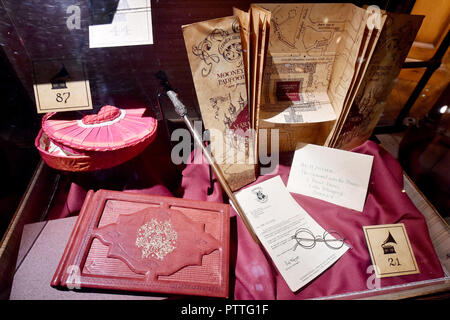 Potsdam, Brandenburg. 11th Oct, 2018. Harry Potter's travel box with his glasses, magic wand, and map of the driver is shown in the Harry Potter exhibition. The exhibition, which opens for visitors on Saturday (13.10.2018) in the Filmpark Babelsberg, shows costumes and complete sets of the film series. Credit: Bernd Settnik/dpa-Zentralbild/dpa/Alamy Live News Stock Photo
