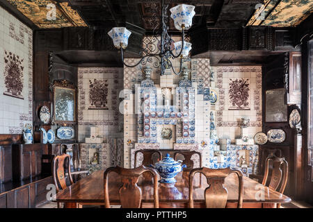 Mahogany table with Chippendale-style chairs in dining room lined with delftware tiles, Hauteville House Stock Photo