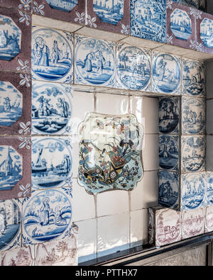 Dining room walls lined with delftware tiles in Hauteville House Stock Photo