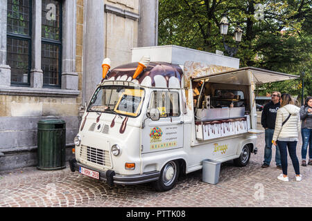 Renault Estafette light van used as an ice cream and waffle kiosk by Arlecchino Gelateria, Burg, Bruges, (Brugge), Belgium Stock Photo