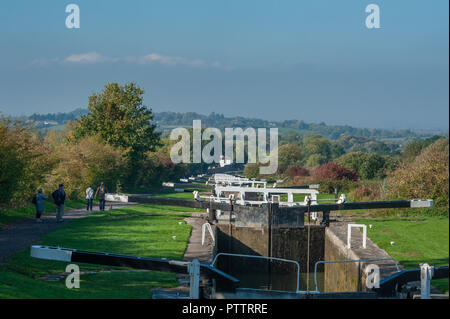 Walkers on the towpath at the Caen Hill Flight on the Kennet and Avon Canal, Devizes, Wiltshire, UK. Stock Photo