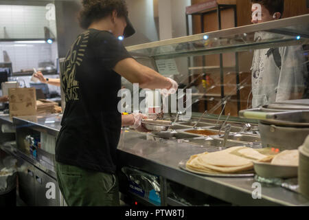 A worker prepares a meal at a Chipotle Mexican Grill restaurant in New York on Tuesday, October 9, 2018. (Â© Richard B. Levine) Stock Photo