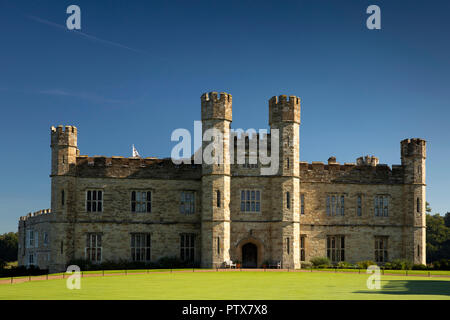 UK, Kent, Maidstone, Leeds Castle, former royal residence and home to Catherine of Aragon Stock Photo