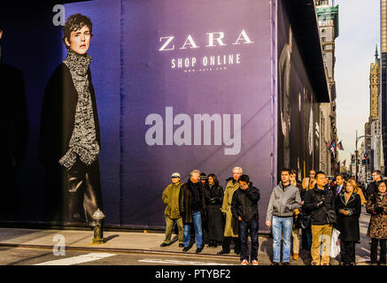 Zara Espana S.A. on Fifth Avenue, NYC Stock Photo - Alamy