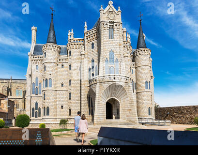 Astorga, Leon Province, Castile and Leon, Spain.  The Episcopal Palace, Palacio Espiscopal, designed by Catalan architect Antoni Gaudi.  Today the Pal Stock Photo