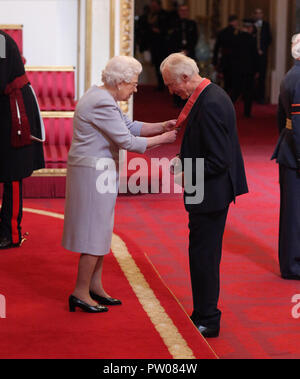 Mr. Bamber Gascoigne from Richmond is made a CBE (Commander of the Order of the British Empire) by Queen Elizabeth II, during an Investiture ceremony at Buckingham Palace, London. Stock Photo