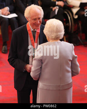 Mr. Bamber Gascoigne from Richmond is made a CBE (Commander of the Order of the British Empire) by Queen Elizabeth II, during an Investiture ceremony at Buckingham Palace, London. Stock Photo