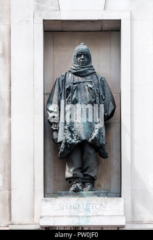 Statue of Ernest Shackleton outside the Royal Geographic Society in South Kensington. Stock Photo