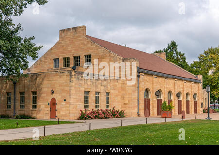 ST. PAUL, MN/USA - SEPTEMBER 30, 2018: The Harriet Island Pavilion on Harriet Island. Stock Photo