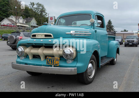 1952 Ford pickup truck Stock Photo