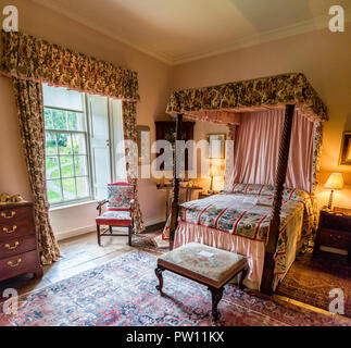A large canopy bed in one of the rooms inside of Crathes Castle, Aberdeenshire, Scotland Stock Photo