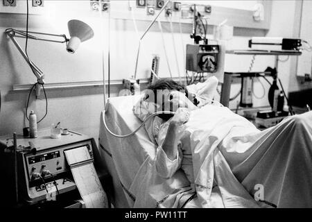 Archives 90ies: Giving birth at Hotel-Dieu hospital, Lyon, France Stock Photo