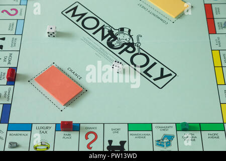 WOODBRIDGE, NEW JERSEY - October 11, 2018: A view of a circa 1980s Monopoly board game Stock Photo