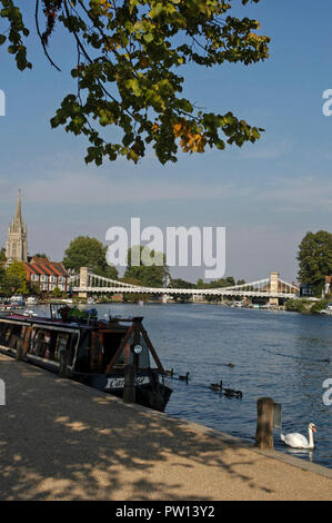 Landmark of All Saints Parish Church and Marlow suspension bridge spanning the River Thames at Marlow in Buckinghamshire, Britain. The Marlow Bridge Stock Photo