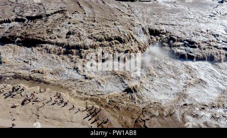 Linfen, China's Shanxi Province. 11th Oct, 2018. Tourists view the Hukou Waterfall on the Yellow River in Jixian County of Linfen City, north China's Shanxi Province, Oct. 11, 2018. Credit: Rao Beicheng/Xinhua/Alamy Live News Stock Photo