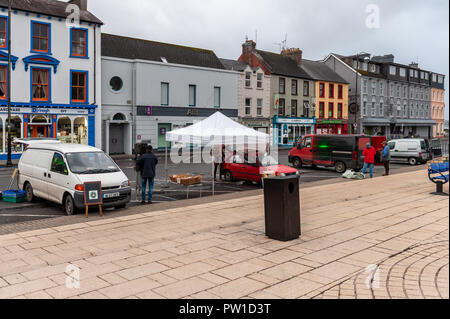 Bantry, West Cork, Ireland. 12th Oct, 2018. Despite a not very favourable weather forecast today, Bantry Market traders were still setting up their stalls early this morning after a night of heavy rain and winds which has left 30,000 homes around Ireland without power.  The storm is tracking northwards and will fizzle out by 5pm this evening. Credit: Andy Gibson/Alamy Live News. Stock Photo
