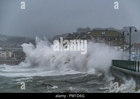 Penzance, Cornwall, UK. 12th October 2018. UK Weather. Storm Callum hits Penzance sea front, and brings huge waves crashing over the paths and roads. Heavy rain and high winds are also causing local flooding and blowing trees over. Credit: Simon Maycock/Alamy Live News Stock Photo