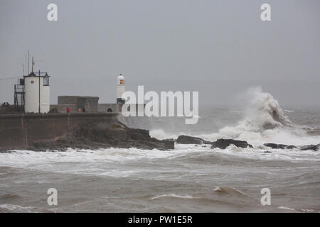Porthcawl, Wales, UK. Friday 12 October 2018.  Storm Callum batters the lighthouse at Porthcawl in south Wales Credit: Gruffydd Thomas/Alamy Live News Stock Photo