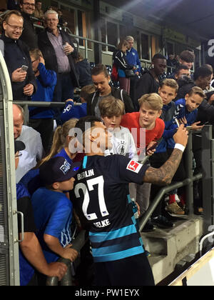 Potsdam, Brandenburg. 11th Oct, 2018. Hertha's Davie Selke taking selfies with spectators after the 4:1 test match between Hertha BSC and in the SV Babelsberg 03. Credit: Florian Lütticke/dpa/Alamy Live News Stock Photo